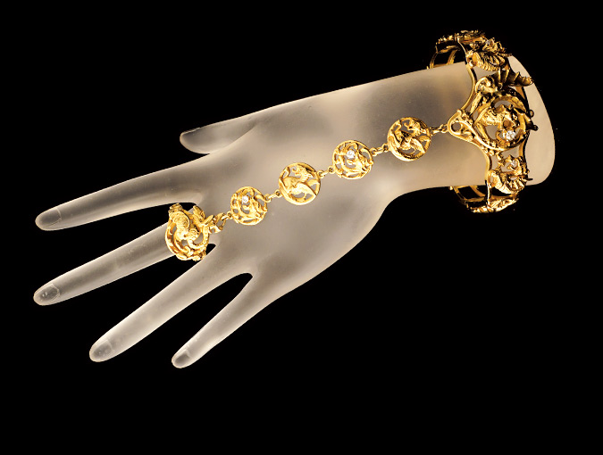 Image Of Italian Gold And Diamond Ring And Bracelet Combo: 18K Yellow-gold Dragon Design With Diamonds.