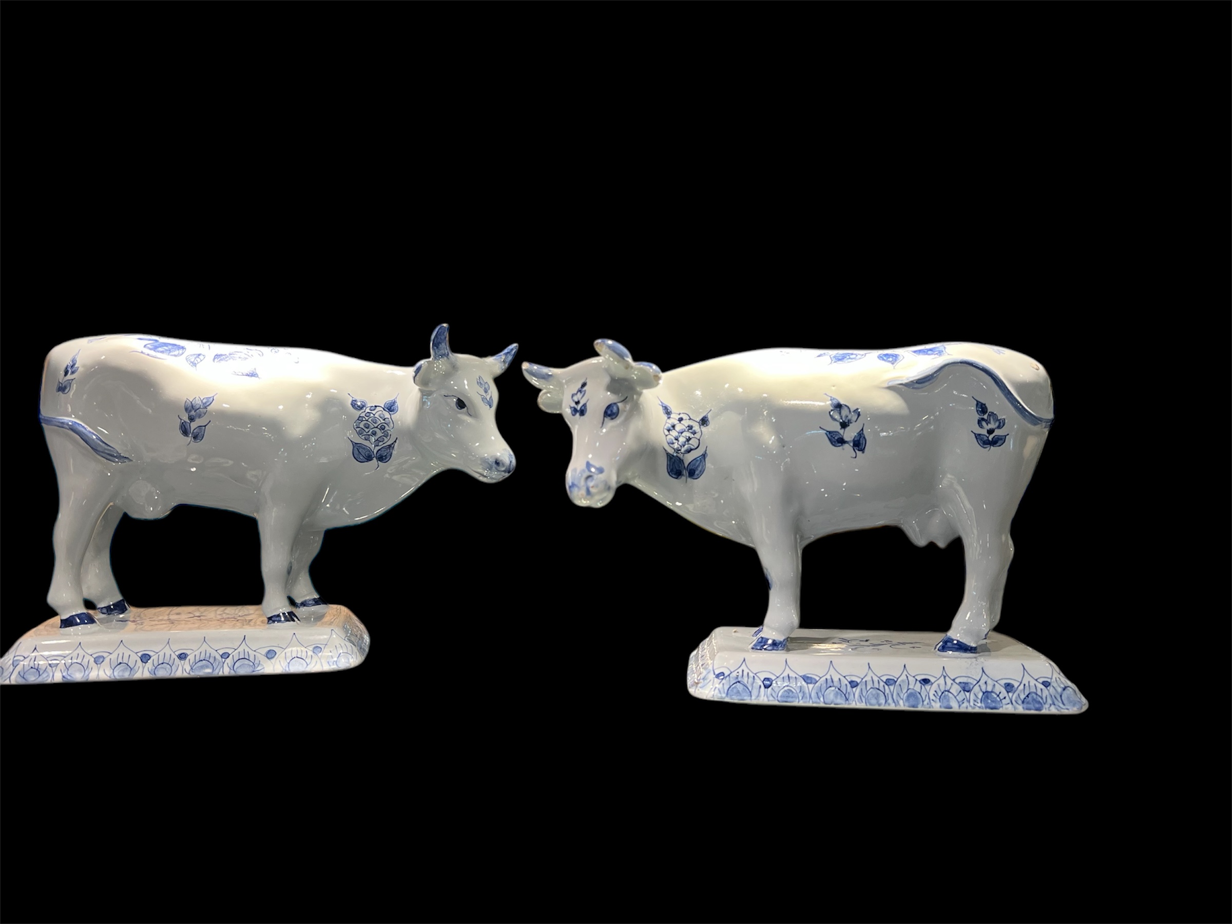 Italian Blue White Porcelain Cows